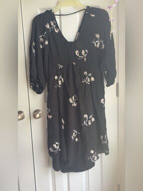 Women’s Large Long Black Flowery Dress
